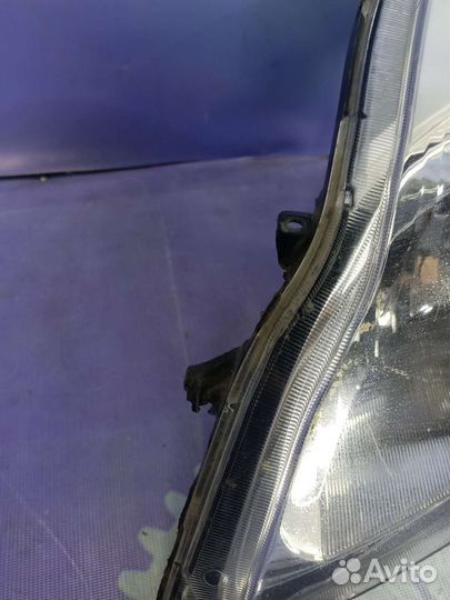 Фара левая Toyota Vitz 2008