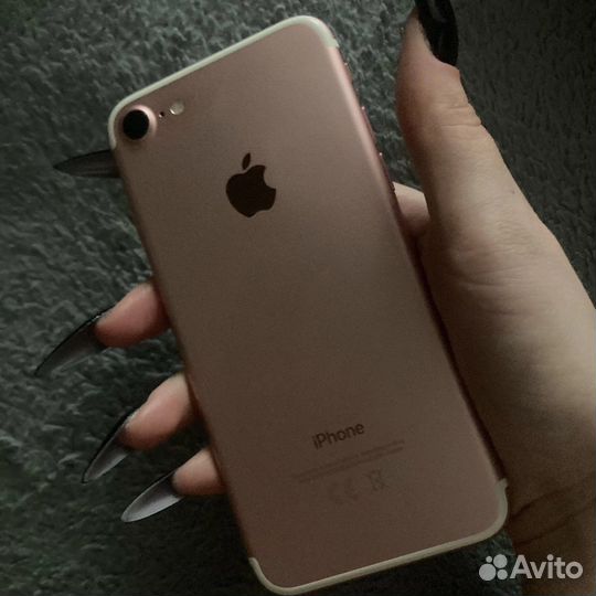 Телефон iPhone 7