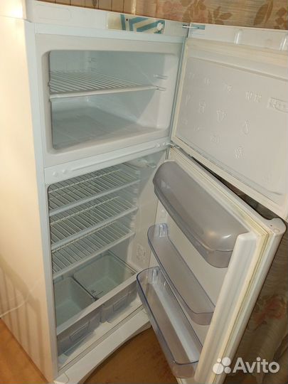 Холодильник indesit