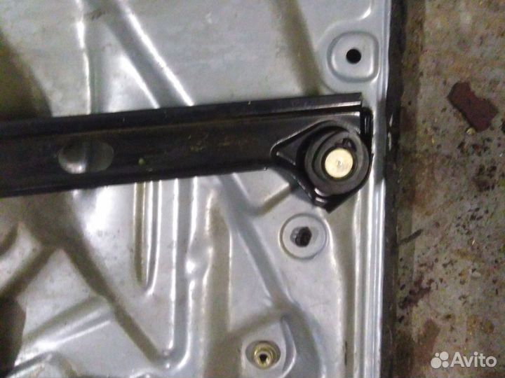 Стеклоподьемник задний правый Volkswagen B5