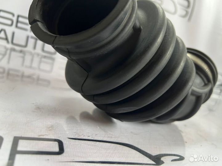 Патрубок воздушного фильтра Ford Focus 3 CB8 1.6L