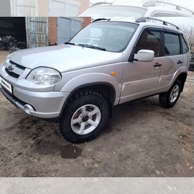 Chevrolet Niva 1.7 MT, 2009, битый, 145 600 км