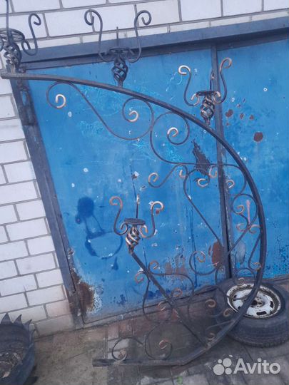 Кованная подставка для цветов