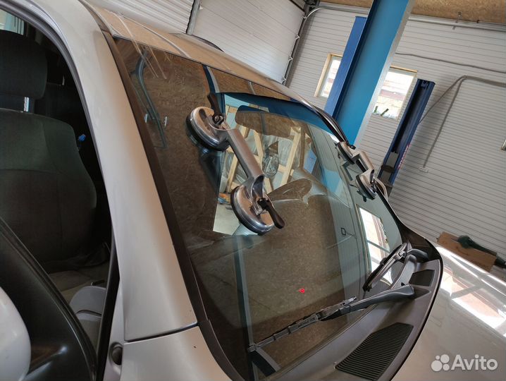 Лобовое стекло Toyota Land Cruiser 150 Prado(2010