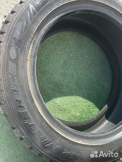 Dunlop SP Winter Ice 02 215/55 R17 98T