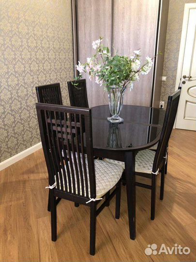 Кухонный стол и стулья