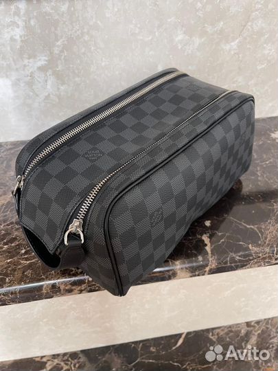 Нессер Louis Vuitton