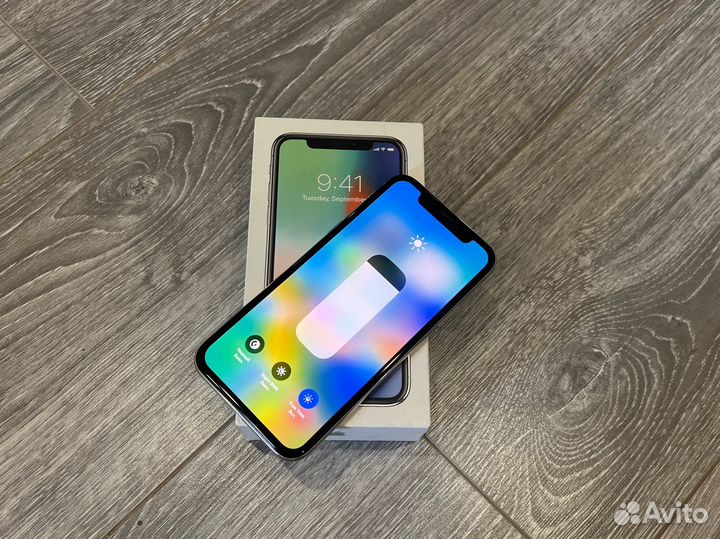 Телефон iPhone X 256 Gb