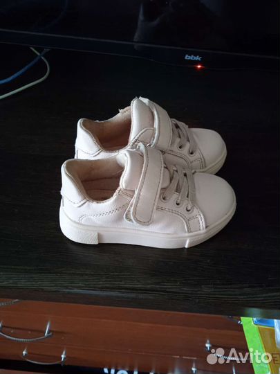 Кроссовки для девочки