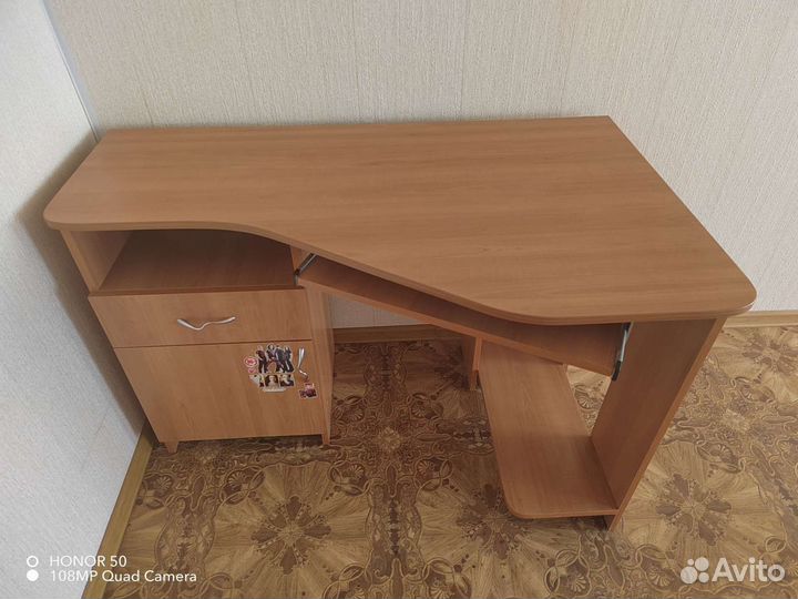 Стол компьютерный