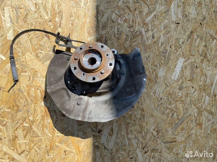 Кулак поворотный передний правый Bmw M5 E60 S85