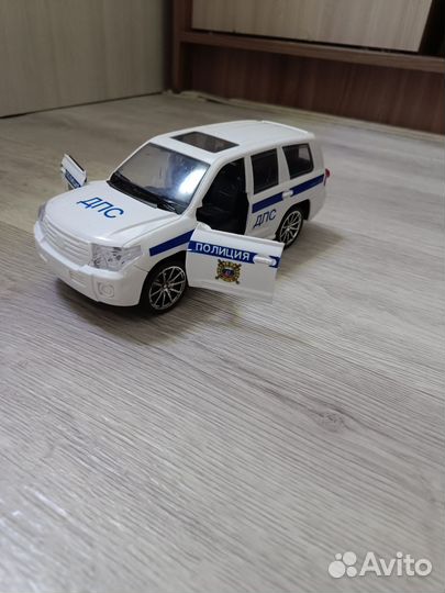 Машинка игрушка