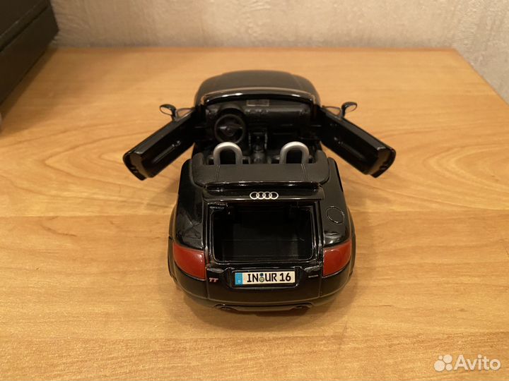 Модель коллекционная 1/24 Maisto Audi TT Roadster