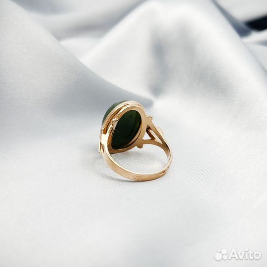 Золотое кольцо с нефритом СССР 583 пробы