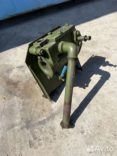 Ручной поршневой насос 