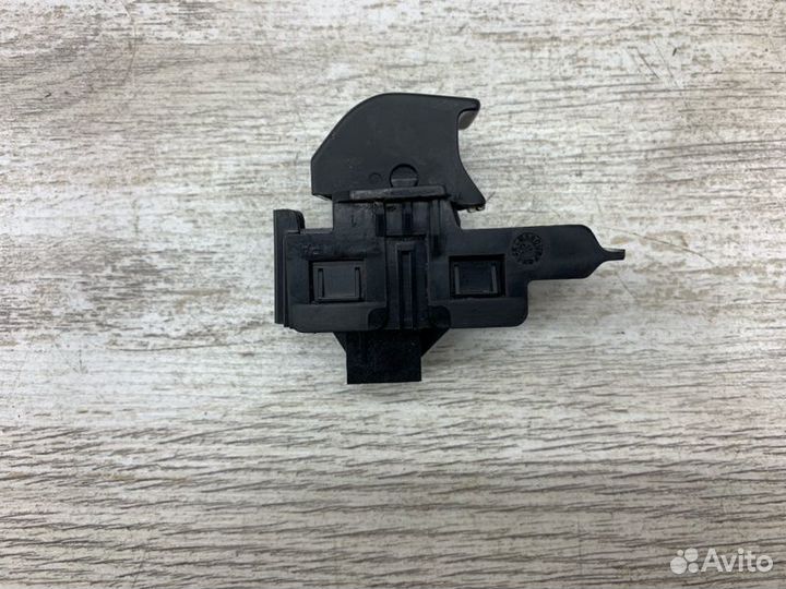 Кнопка стояночного тормоза Opel Insignia седан