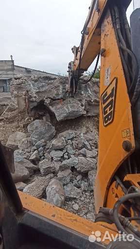 Экскаватор-погрузчик JCB гидромолот