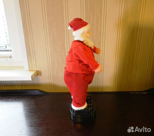 Санта Клаус под елку