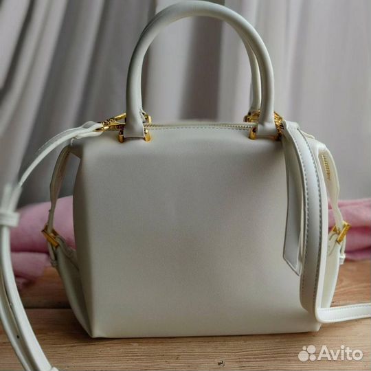 Женская белая сумка Fendi натуральная кожа новая