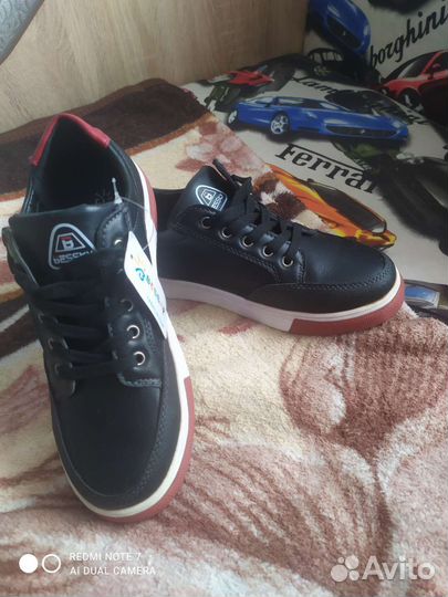 Кроссовки новые для мальчика