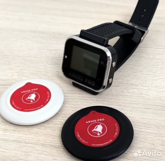 Кнопка и часы вызова официанта в ассортименте