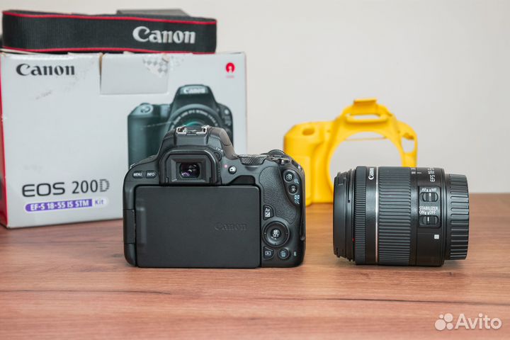 Фотоаппарат Canon 200D + 18-55 IS STM