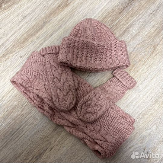 Вязанный комплект