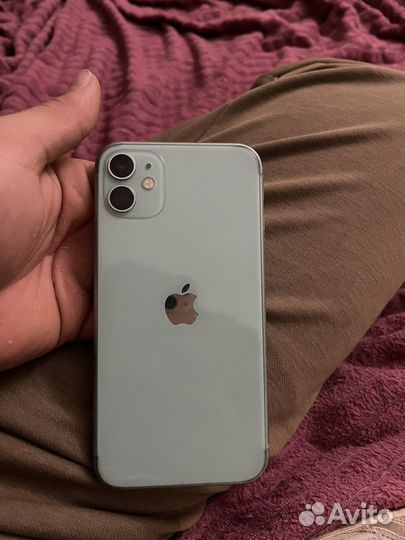 Телефон iPhone 11