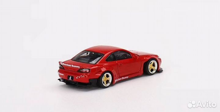 Модель автомобиля 1:64