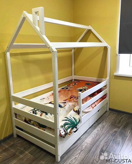 Детская кровать с бортиками