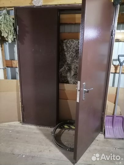 Дверь входная двухстворчатая бу