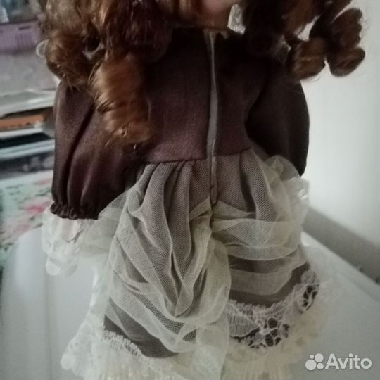 Фарфоровая куколка