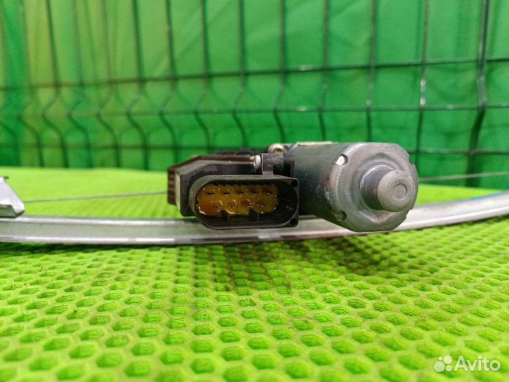 Стеклоподъемник задний левый Mercedes Benz E240