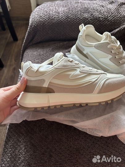 Кроссовки женские 38 размер новые