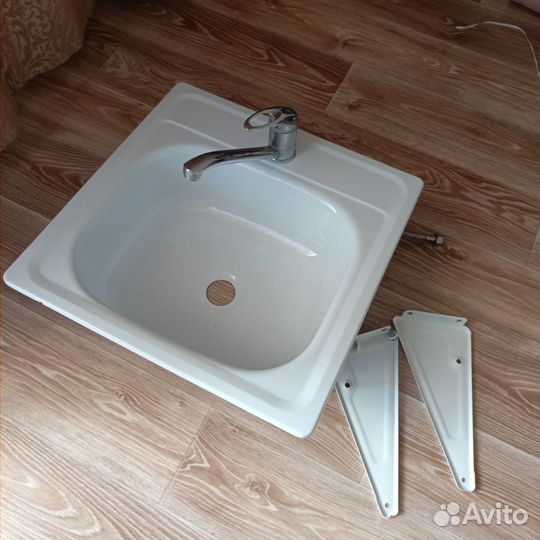 Раковина со смесителем