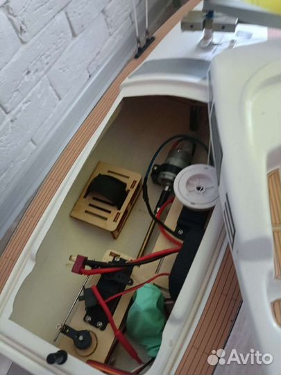 Яхта радиоуправляемая Discovery beili II