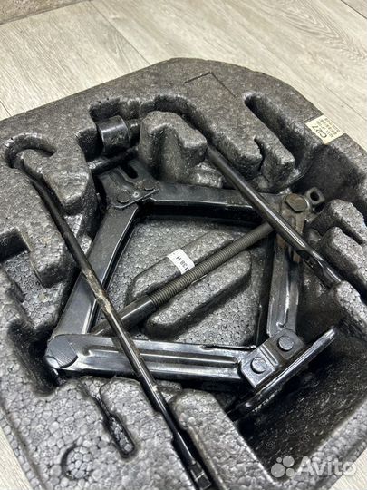 Ящик с домкратом Hyundai Elantra 2019