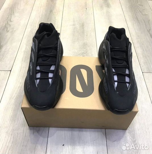 Adidas Yeezy Boost 700 v3 черные