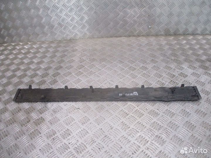 Сетка спойлера на центральную часть Mercedes-Benz