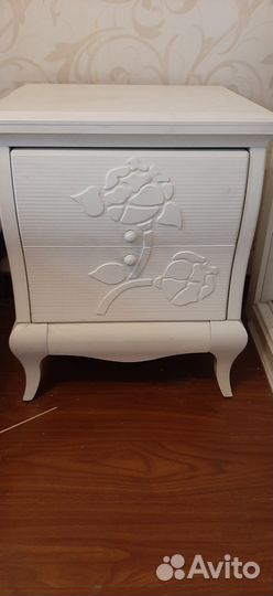 Тумбочка прикроватная белая