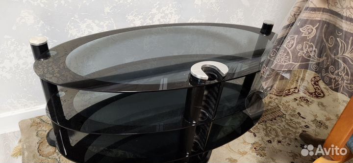 Стеклянная тумба под тв