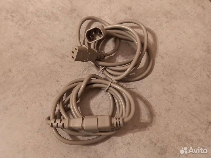 Различные провода для сети 220 и аудио