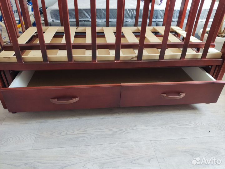 Кровать детская с маятником и выдвижным ящиком