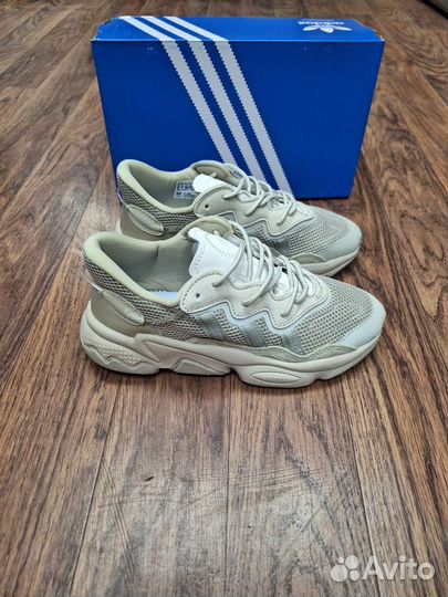 Кроссовки Adidas ozweego бежевые