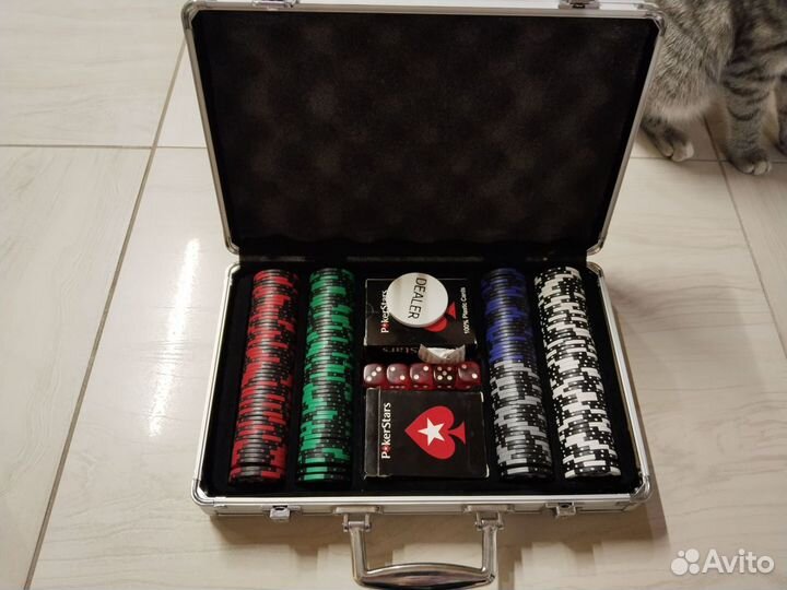 Набор для покера Nightman stars 200 фишек новый
