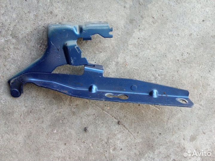 Петля капота правая Volvo Xc60 B4204T26 2019