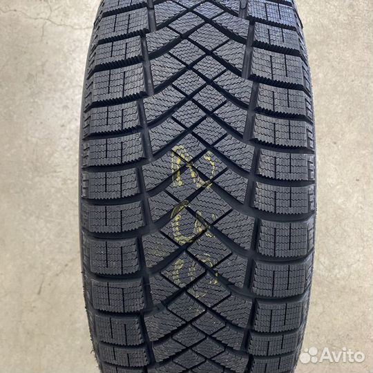 Pirelli Ice Zero FR 225/45 R19 96