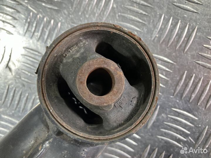 Рычаг задний правый нижний Land Rover Discovery 4