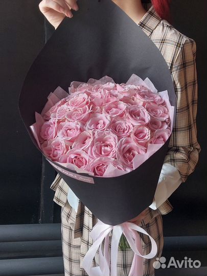 Розы букет роз 25 роз в картоне