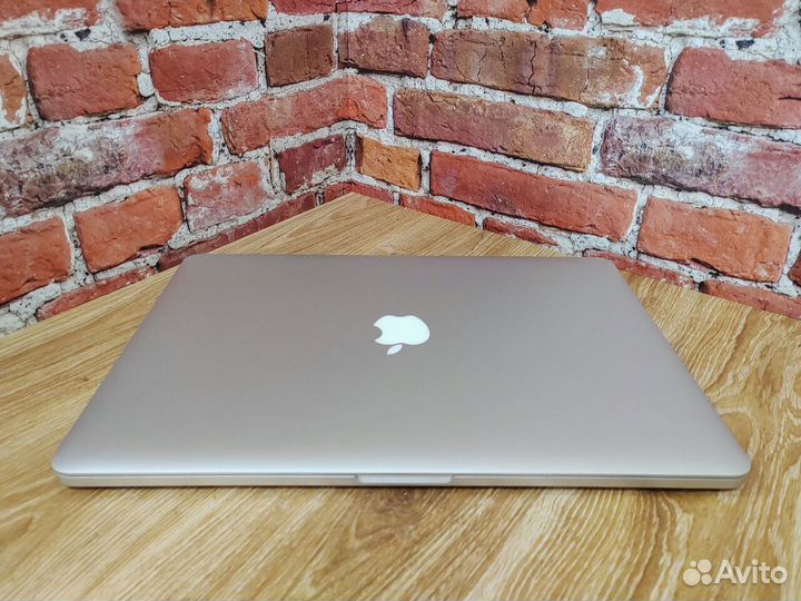 Макбук Apple с i7 и SSD256 для бизнеса Обмен